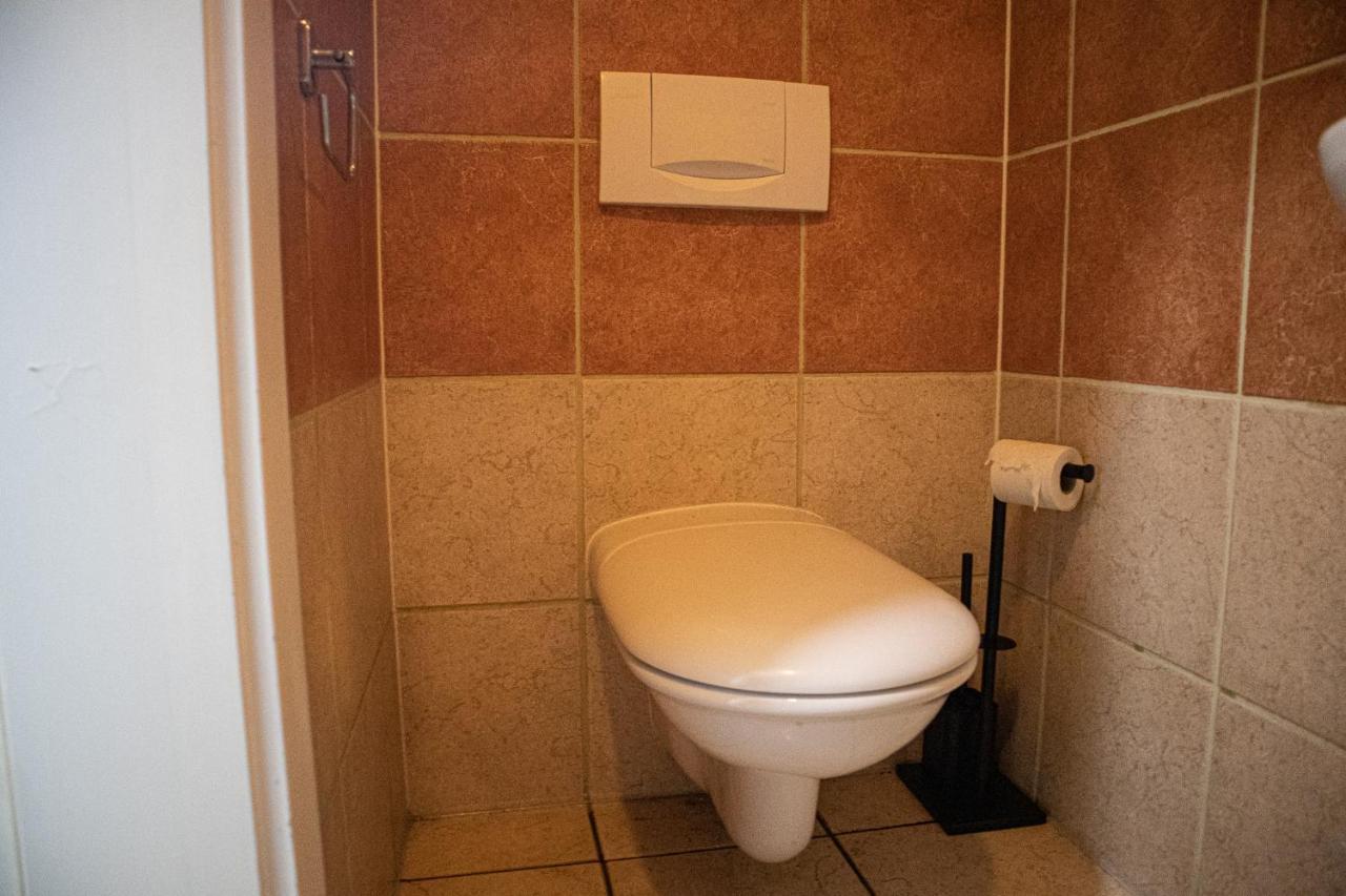 Exquisite Shared - Your Private In Beautiful Apartament Wiedeń