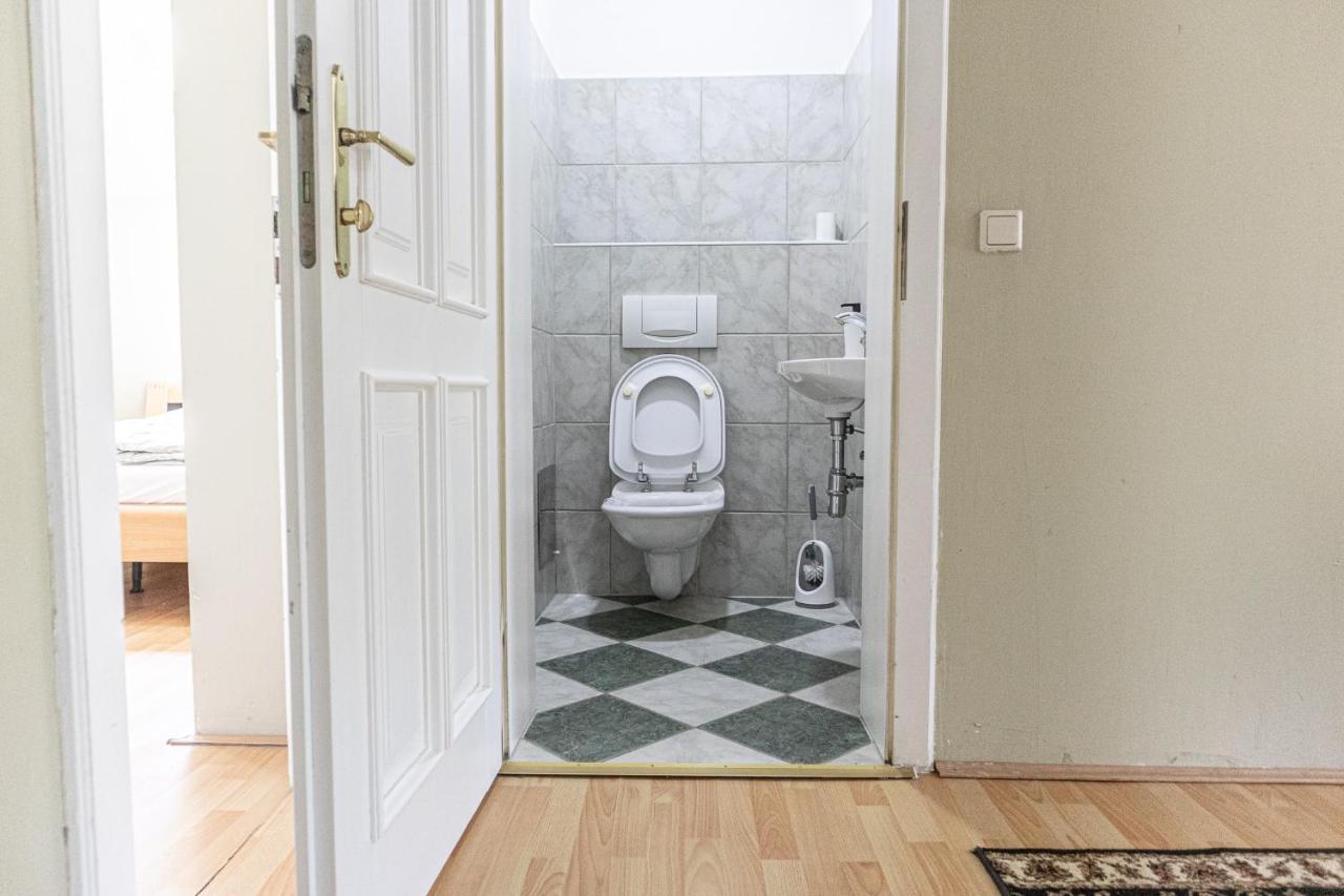Exquisite Shared - Your Private In Beautiful Apartament
