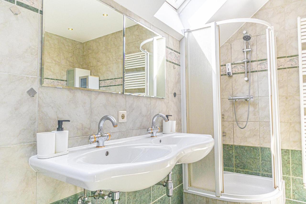 Exquisite Shared - Your Private In Beautiful Apartament