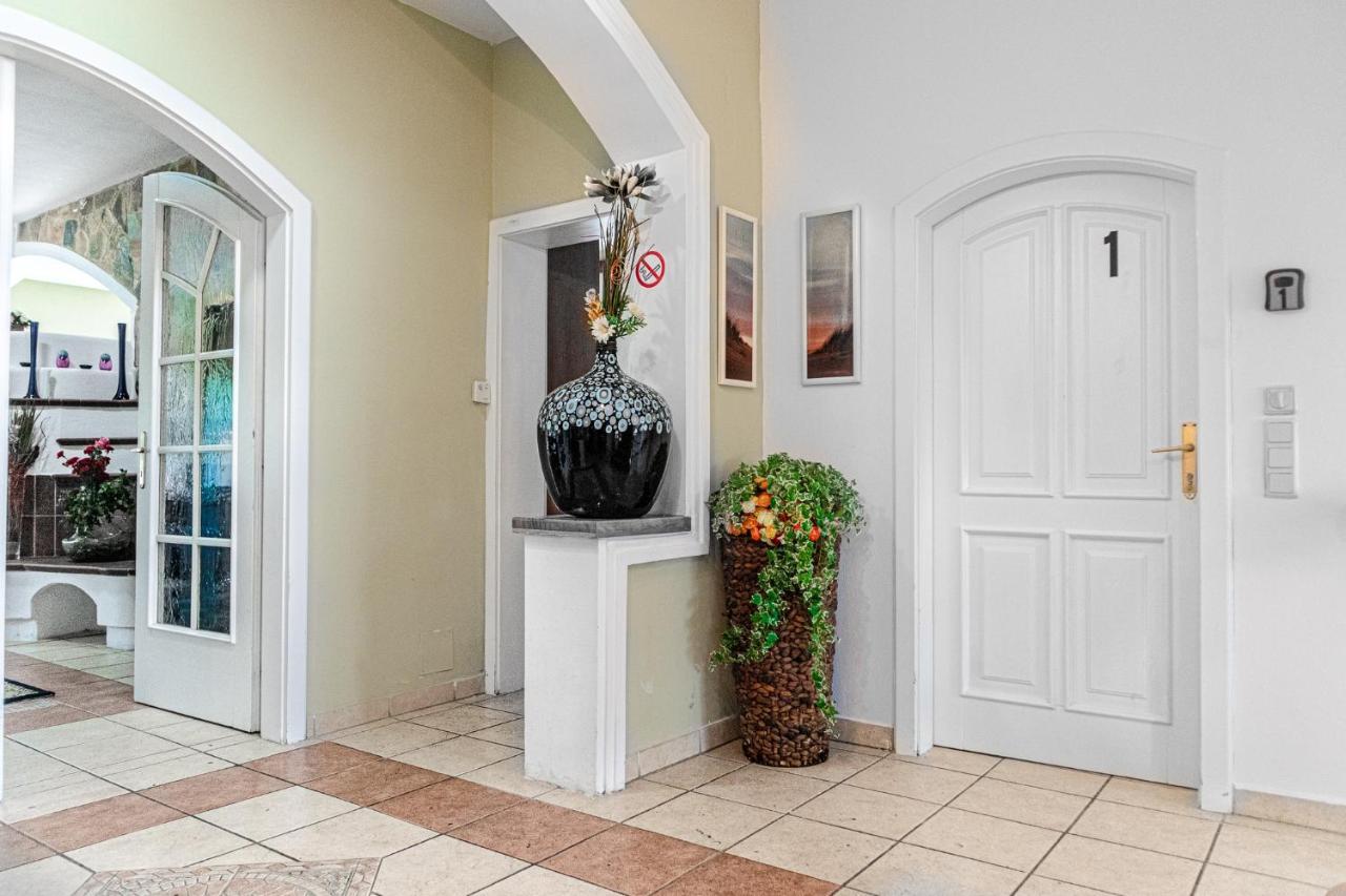 Exquisite Shared - Your Private In Beautiful Wiedeń