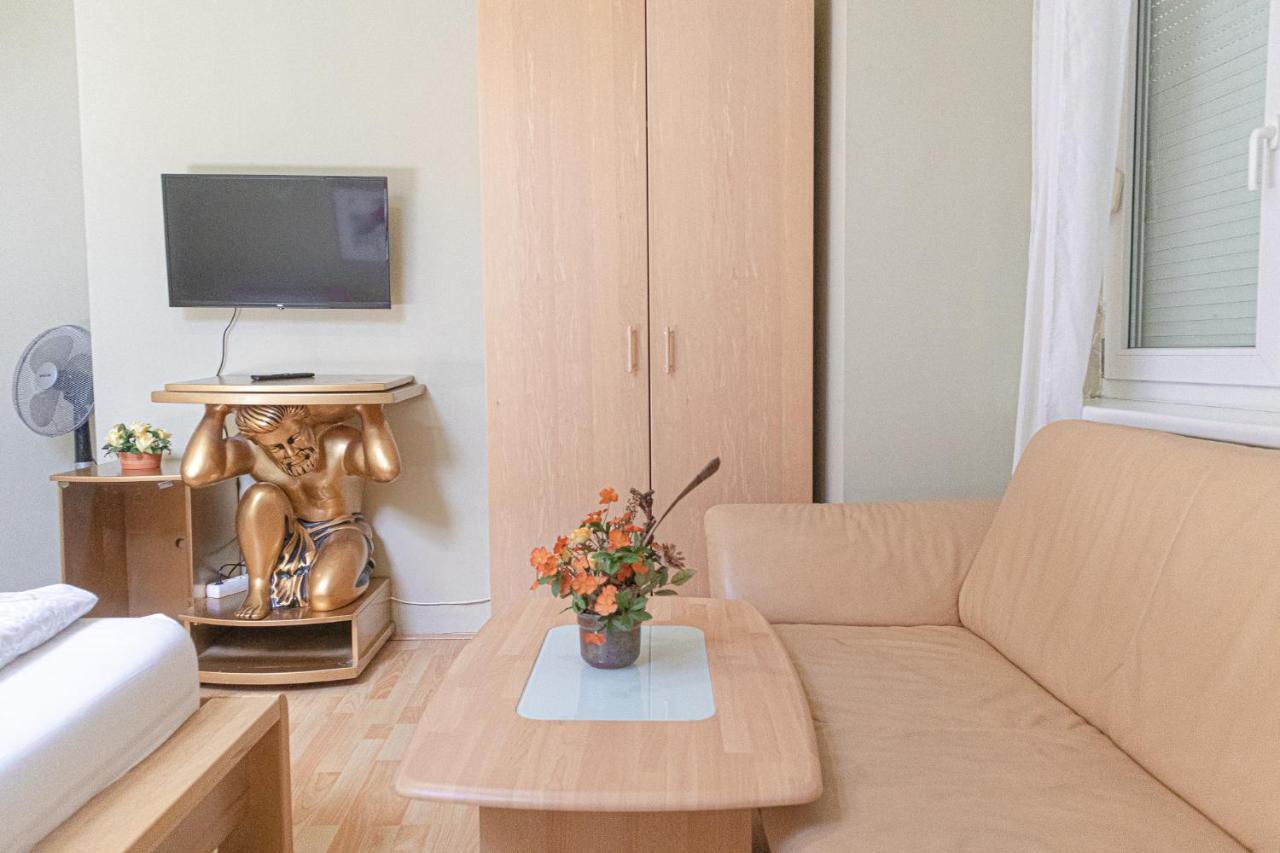 Exquisite Shared - Your Private In Beautiful Apartament Wiedeń