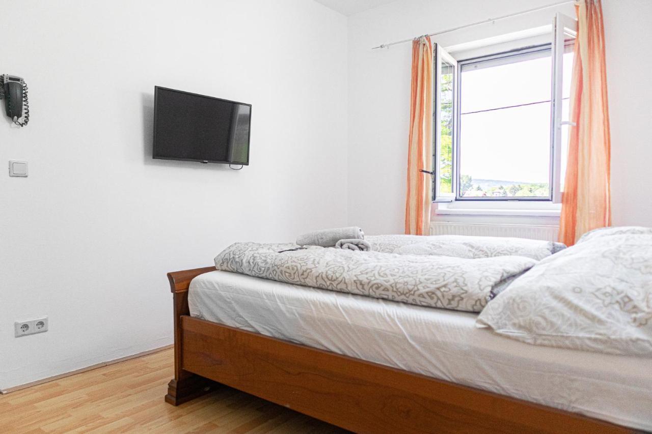 Exquisite Shared - Your Private In Beautiful Apartament *