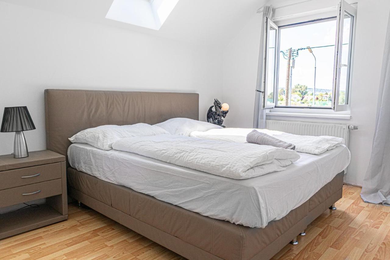 Exquisite Shared - Your Private In Beautiful Apartament