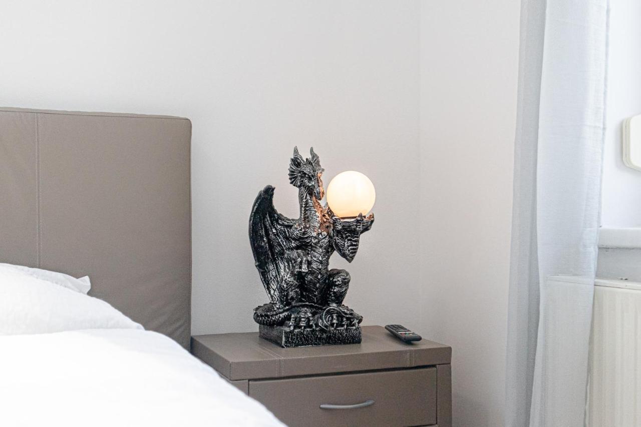 Exquisite Shared - Your Private In Beautiful Apartament *