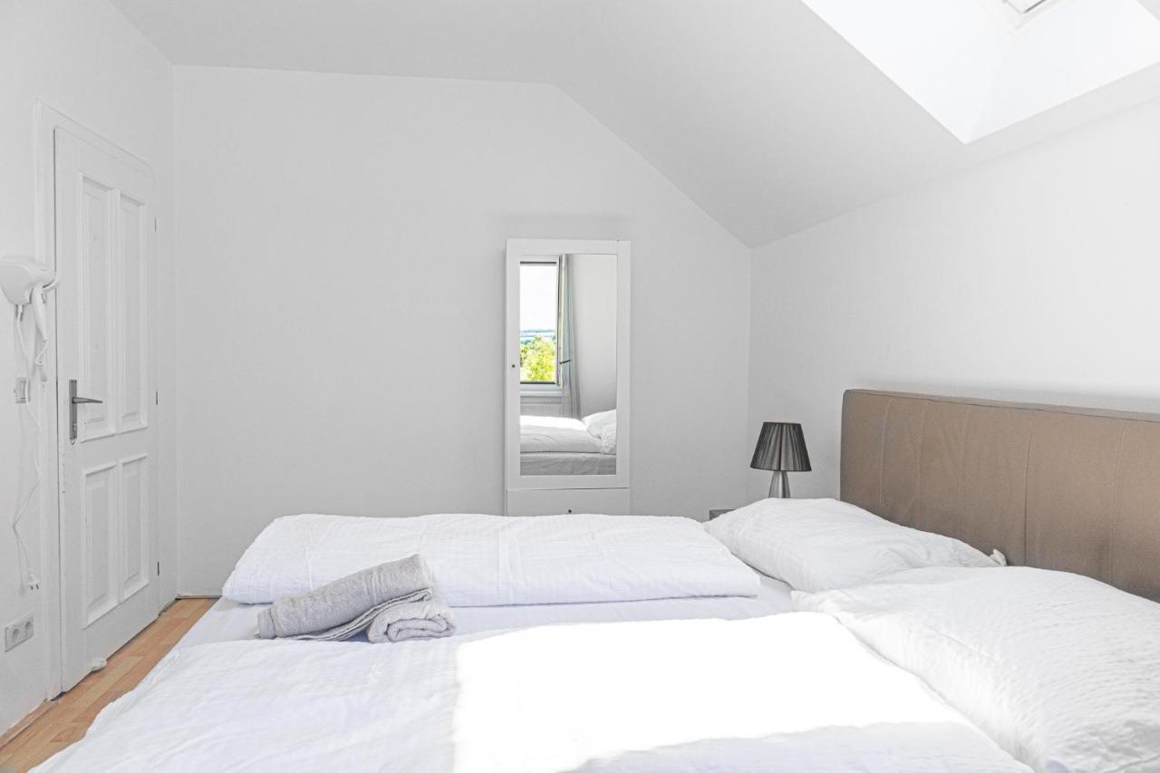 Exquisite Shared - Your Private In Beautiful Apartament *